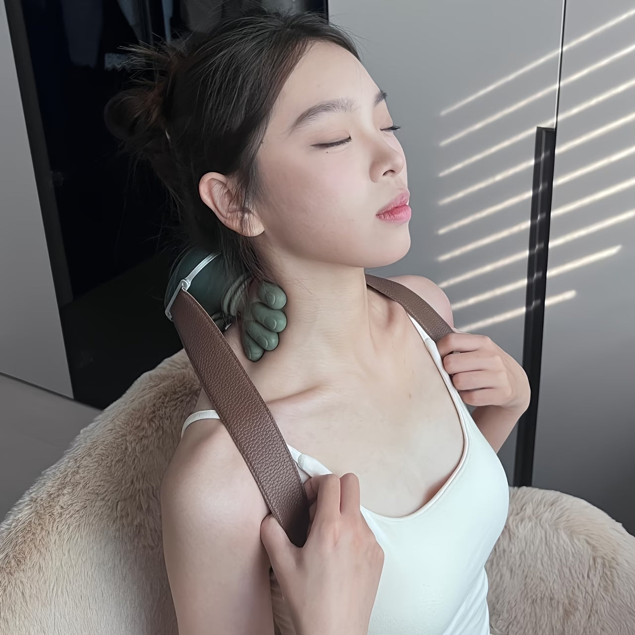 USB Rechargeable Deep Tissue 8-Claw Massager